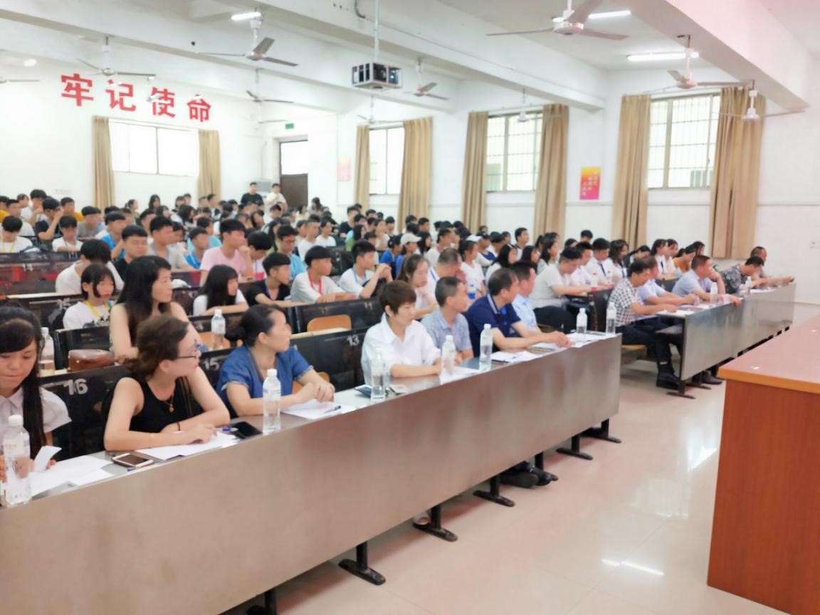 “我與祖國共奮進，爭做德技雙馨的新時代的大國工匠”主題演講比賽