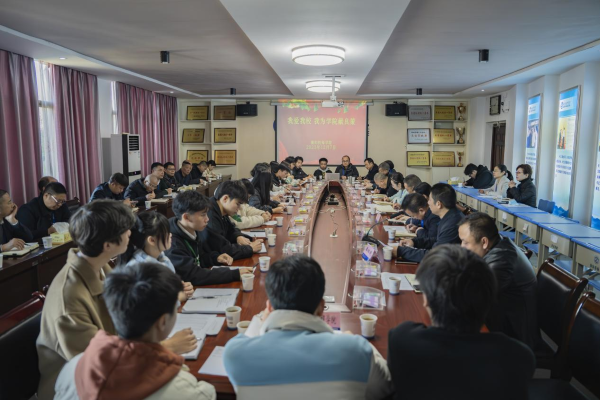 學(xué)院召開(kāi)“我愛(ài)我校，我為學(xué)院獻(xiàn)良策” 學(xué)生代表座談會(huì)